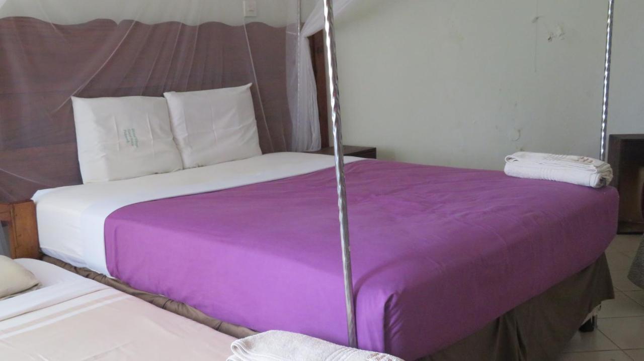 Global Village Hotel Pakwach Eksteriør billede
